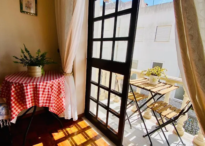 Spray Sitio In Nazare, European Style